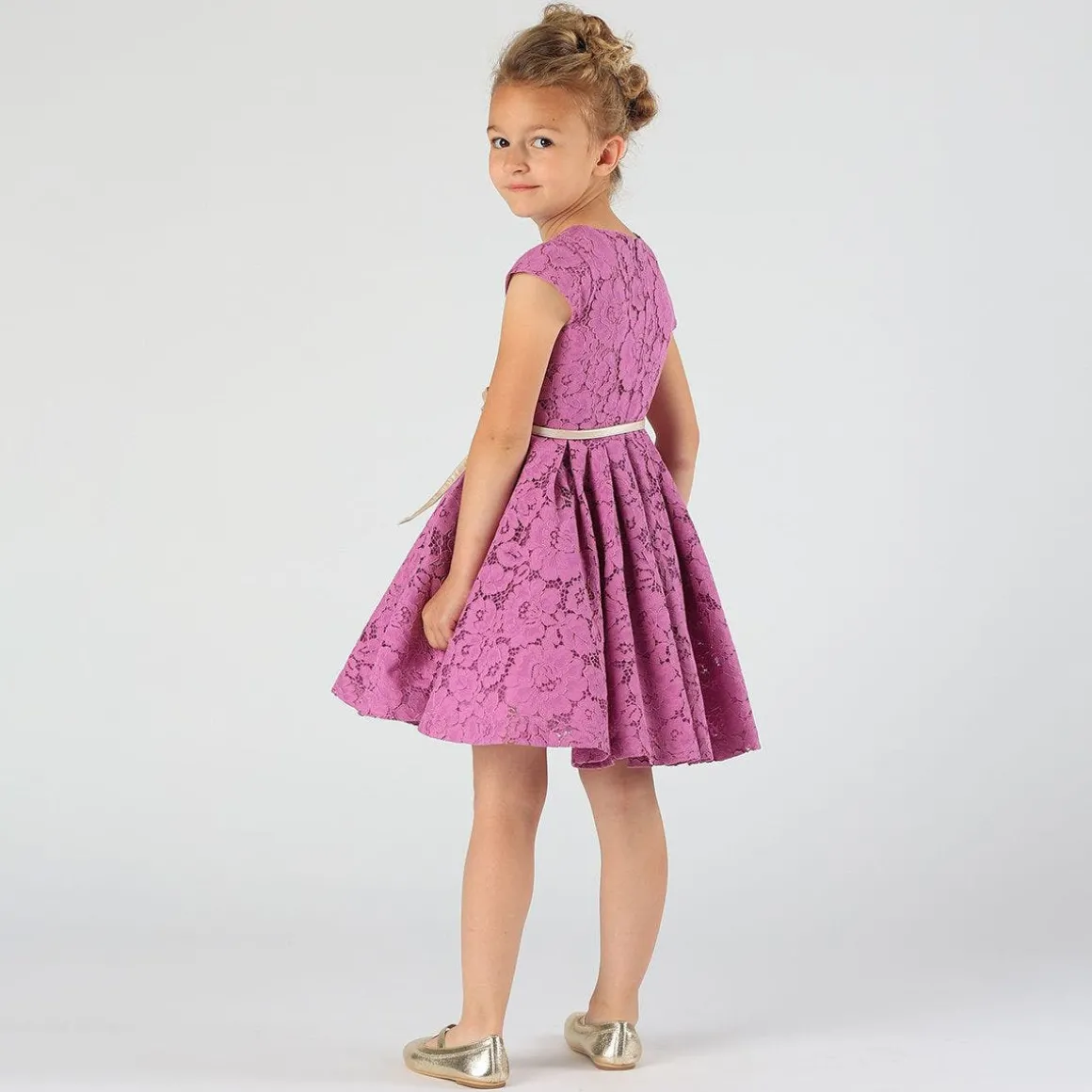 Abito elegante in pizzo da bambina