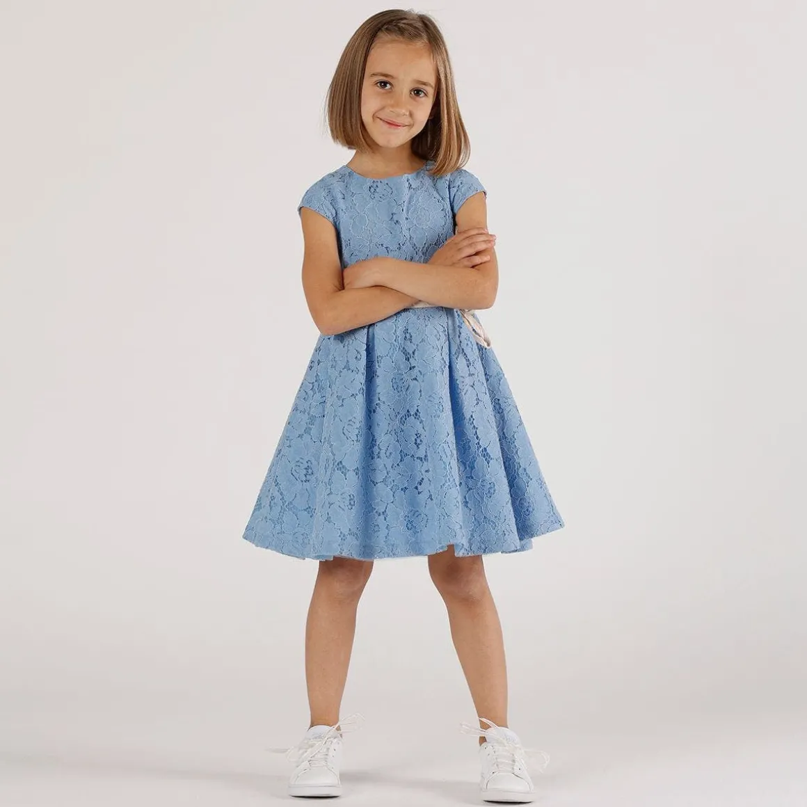 Abito elegante in pizzo da bambina