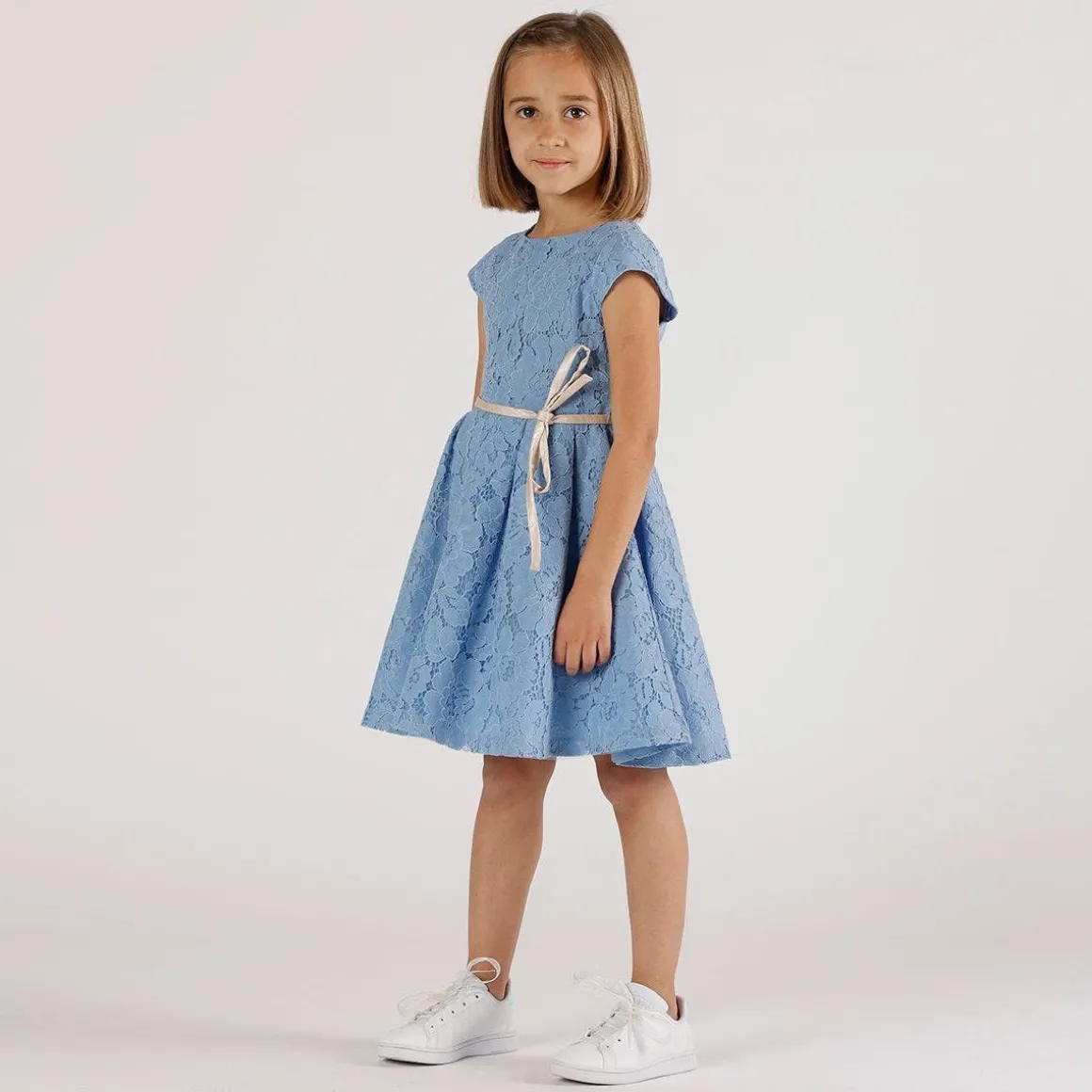 Abito elegante in pizzo da bambina