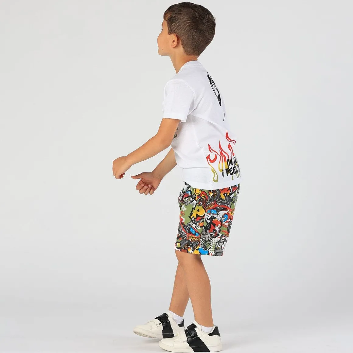 Bermuda da bambino con stampa graffiti