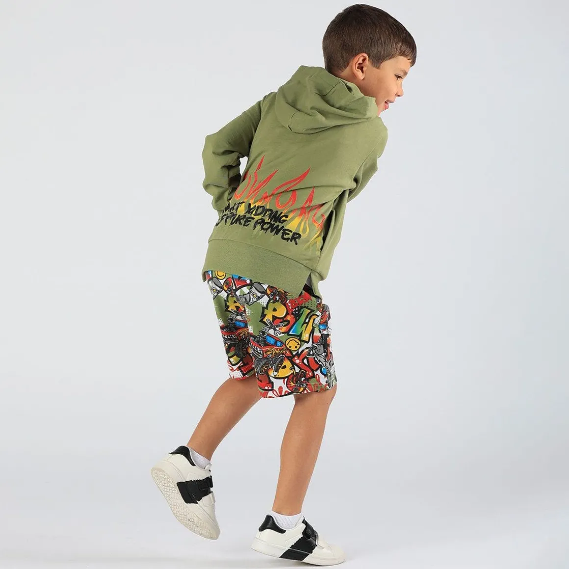 Bermuda da bambino con stampa graffiti