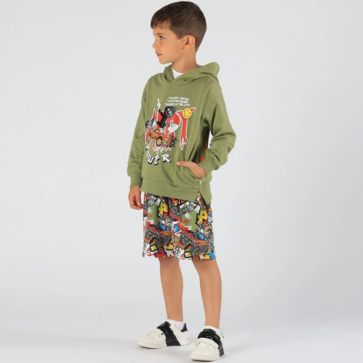 Bermuda da bambino con stampa graffiti