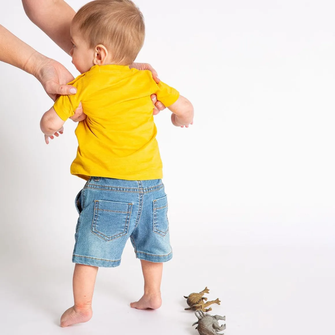 Completino da bambino con pantaloncino rigato
