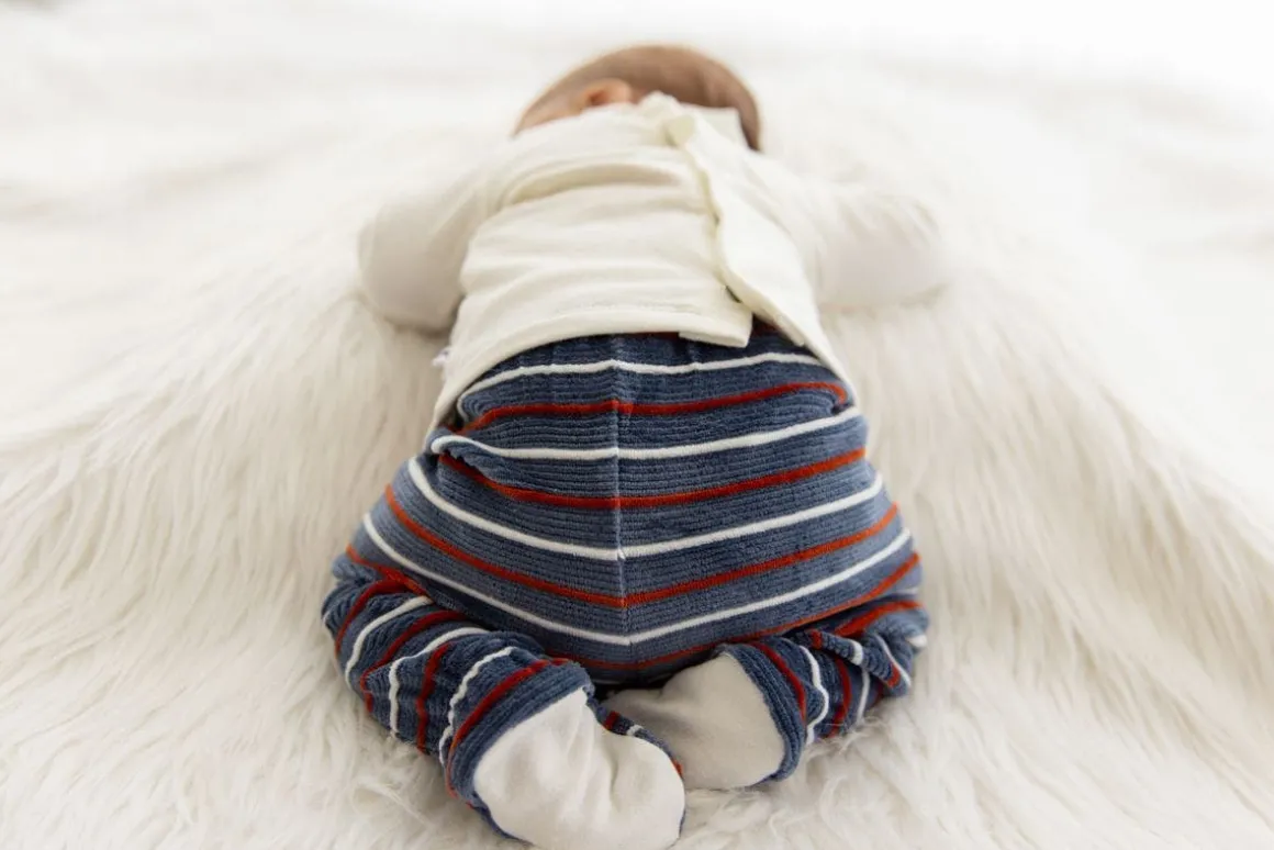 Completo newborn con piede per bambino