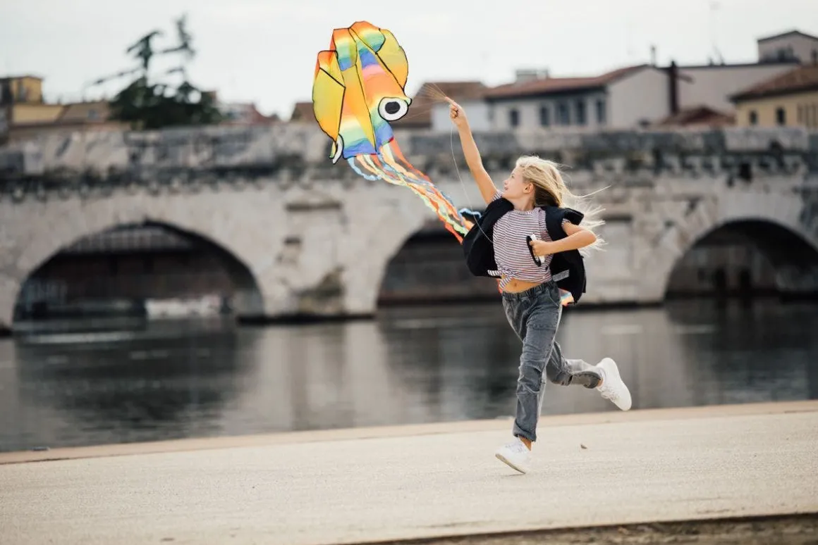 Joggers in felpa slavata per bambina