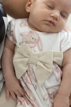 Pagliaccetto con coniglietti per neonata