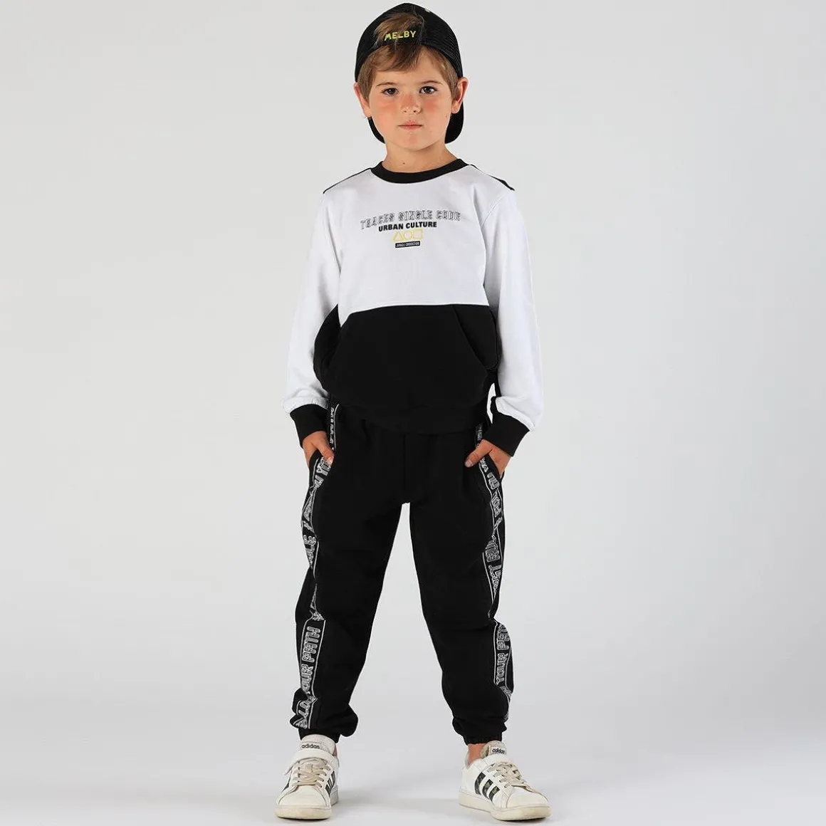 Pantalone da bambino con banda laterale