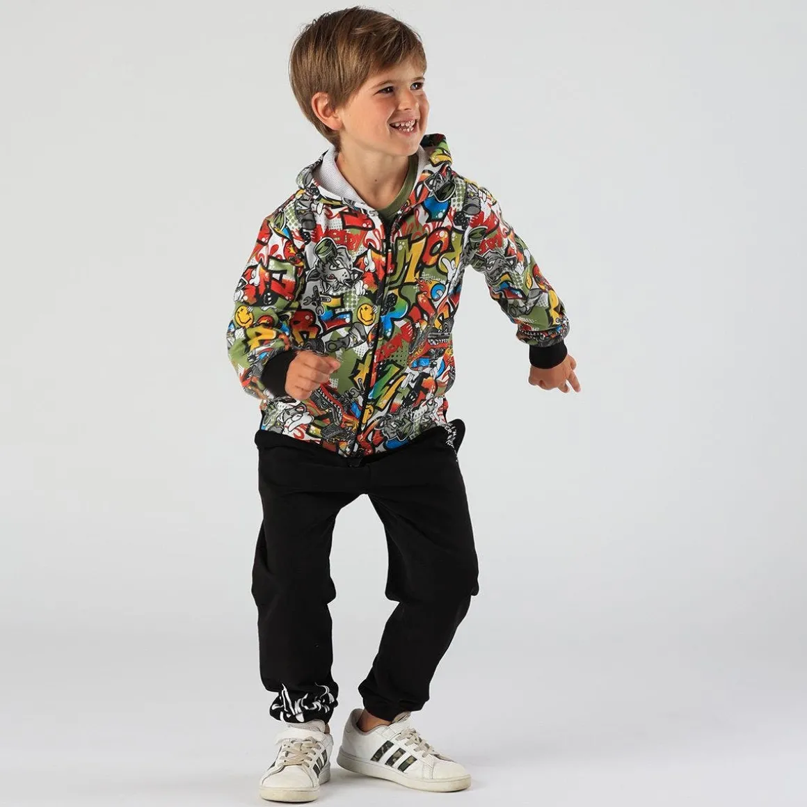 Pantalone da bambino in felpa con stampa fiamme