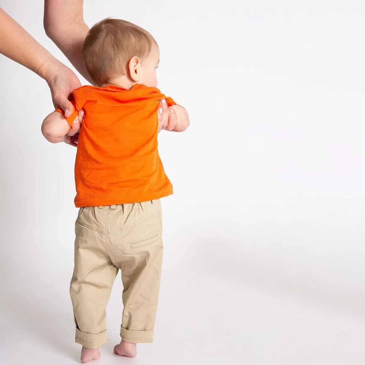 Pantalone elasticizzato da bambino in gabardina stretch