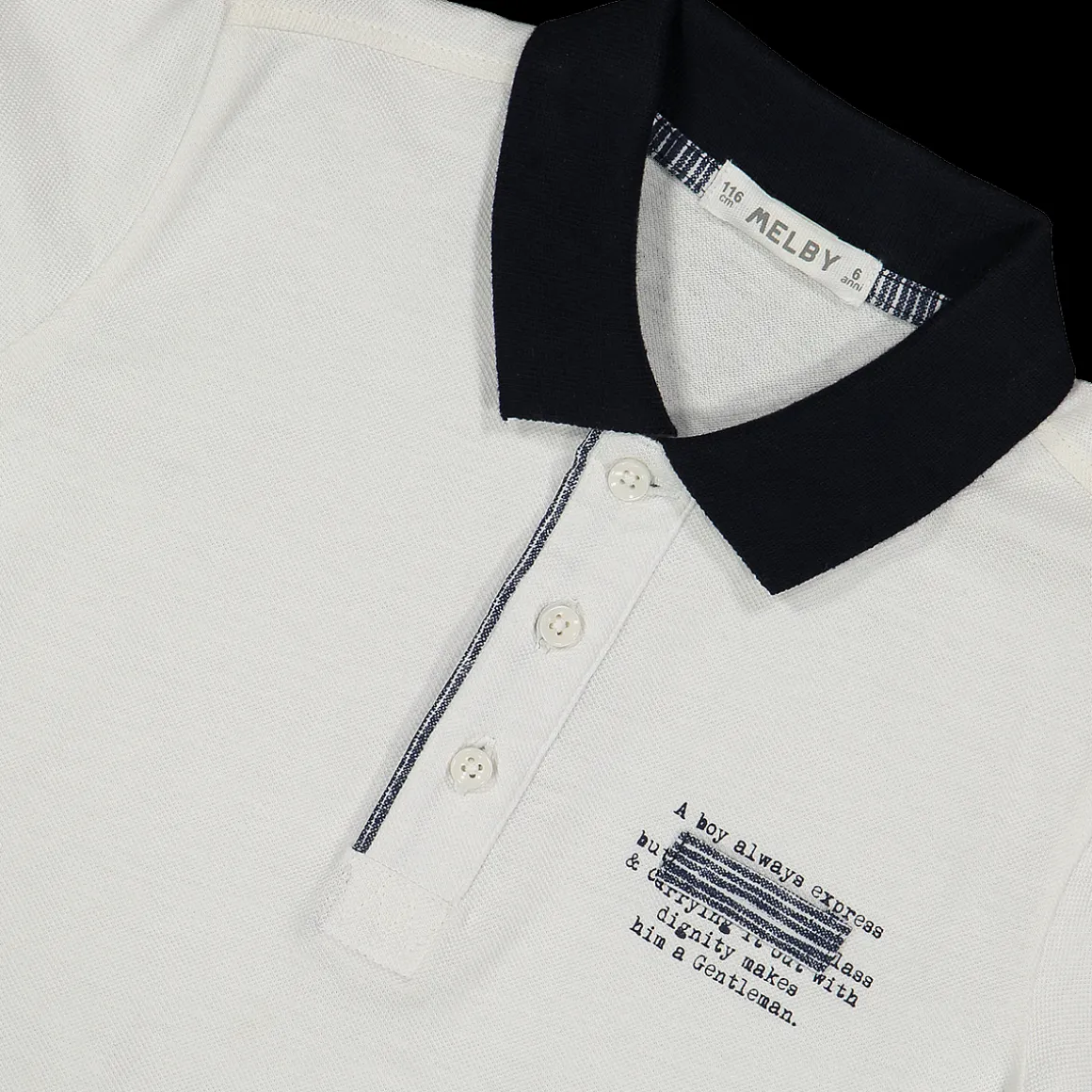 Polo da bambino elegante in piquet bianco.