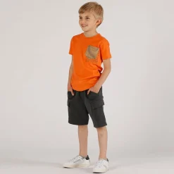 T-shirt arancio con taschino da bambino