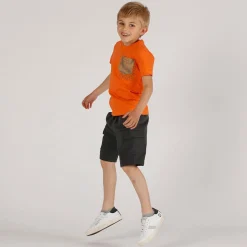 T-shirt arancio con taschino da bambino