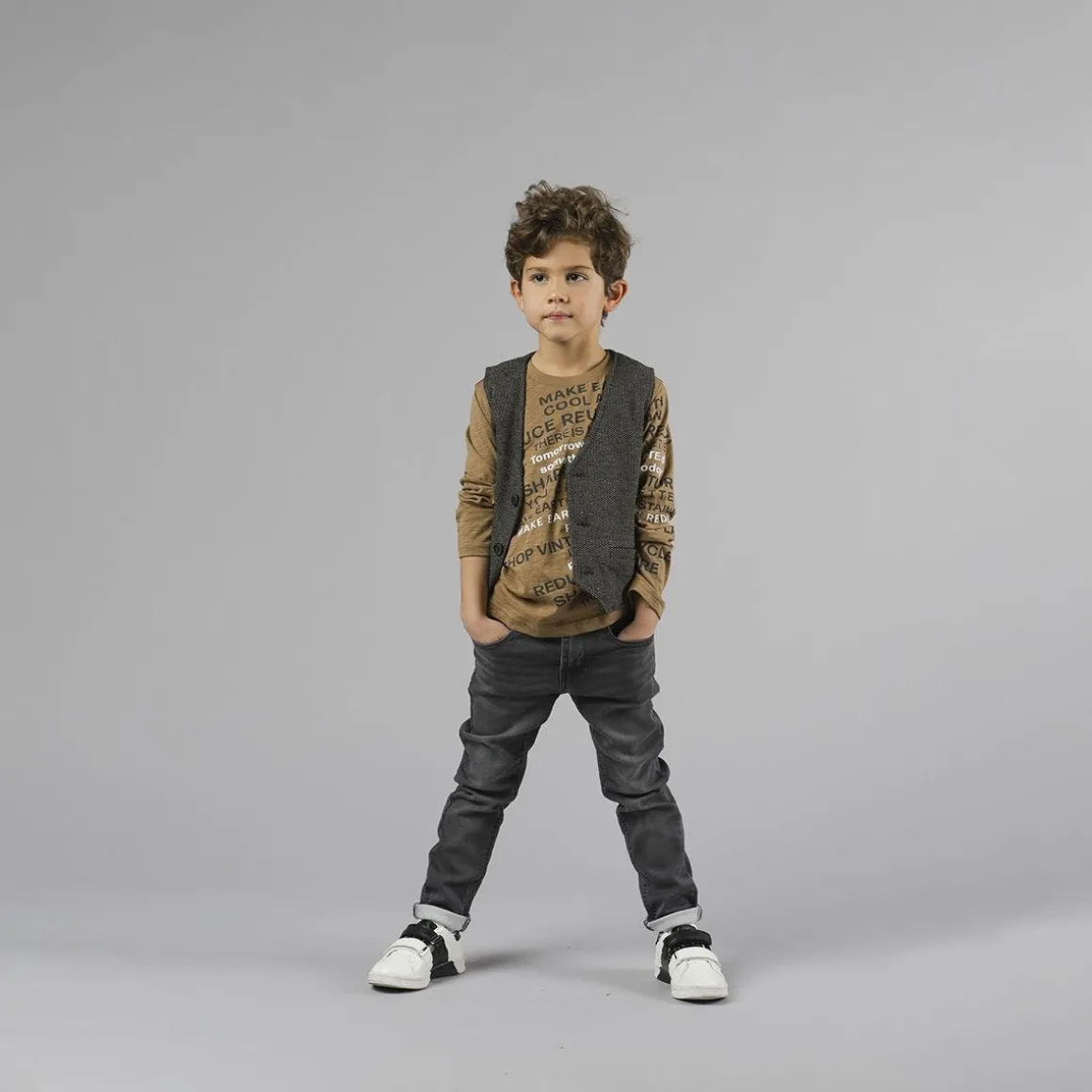 T-shirt con scritte per bambino