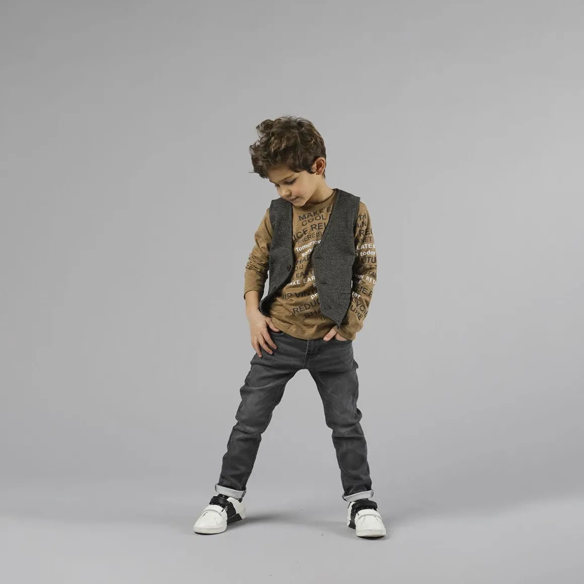 T-shirt con scritte per bambino
