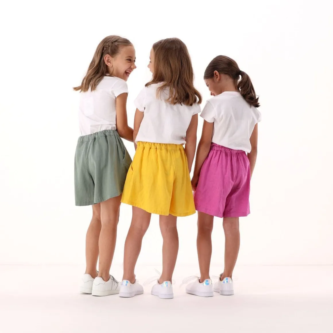 T-shirt con stampa gummy per bambina
