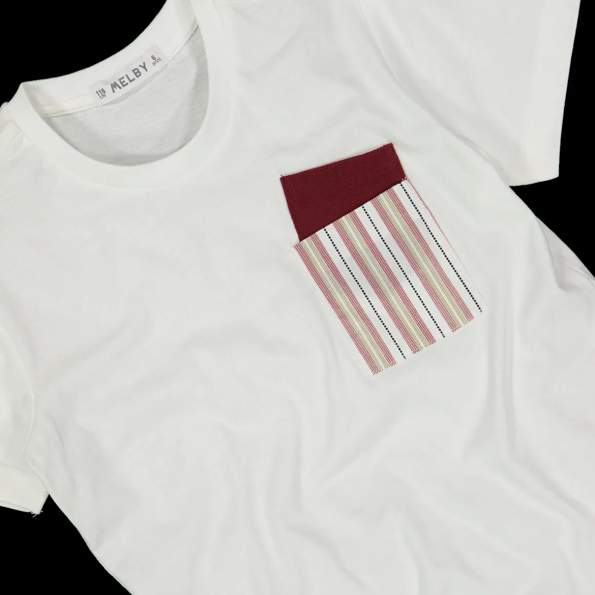 T-shirt con taschini da bambino