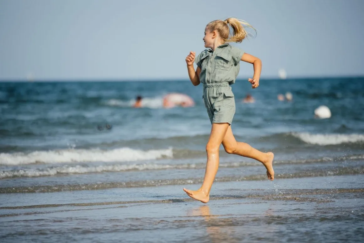 Tuta in misto lino per bambina