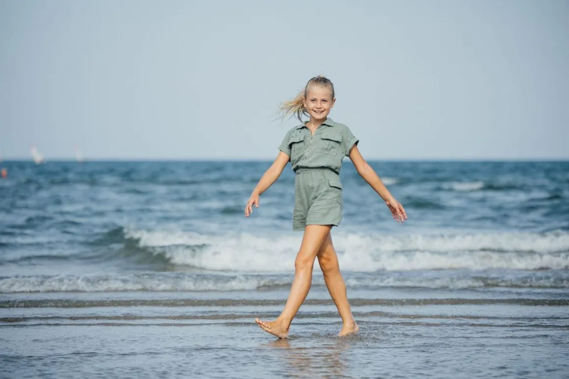 Tuta in misto lino per bambina