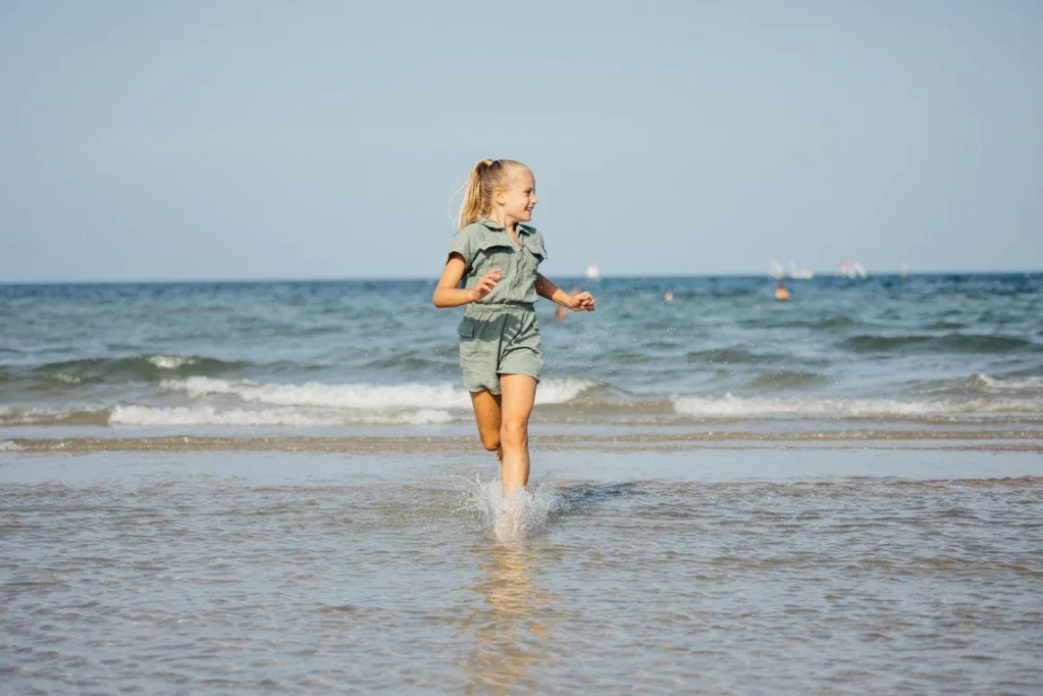 Tuta in misto lino per bambina